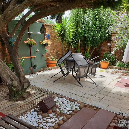 The Lazy Grape Guest Lodge & Spa Benoni Exterior foto